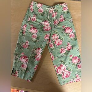Ralph Lauren women’s 8P cotton print summer 3/4 length slacks. Gently pre worn.